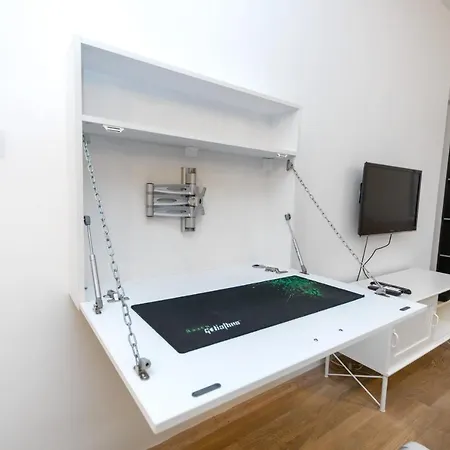One Bedroom Apartment With Private Parking Skopje Exterior photo