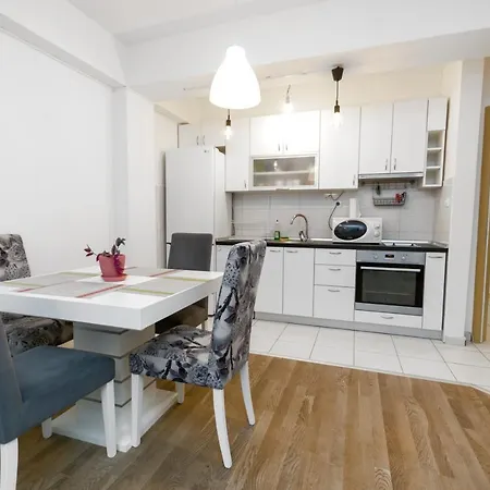 One Bedroom Apartment With Private Parking Skopje Exterior photo