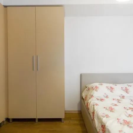 One Bedroom Apartment With Private Parking Skopje Exterior photo