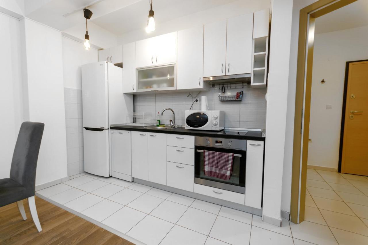 One Bedroom With Private Parking Apartment *