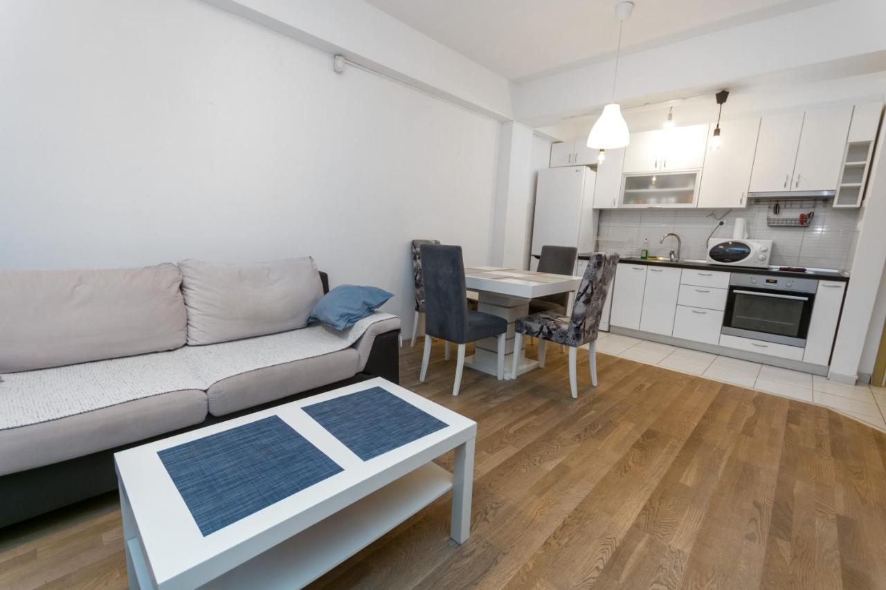 One Bedroom With Private Parking Apartment