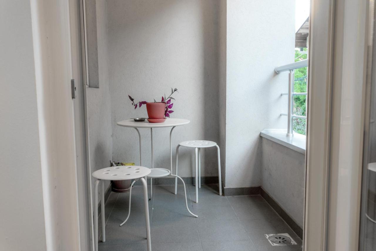 One Bedroom With Private Parking Apartament